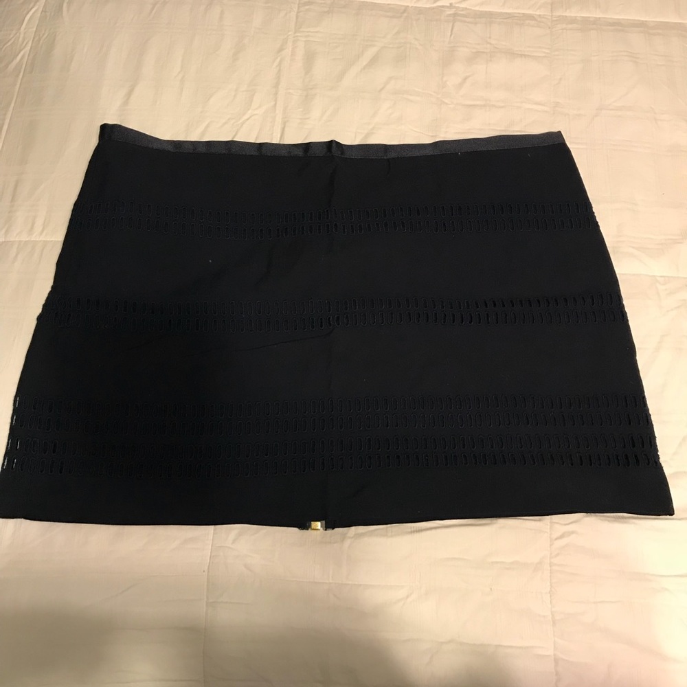 Gap eyelet mini skirt with zipper